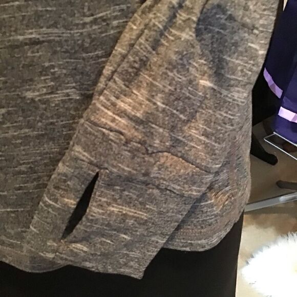 Perfect 3/4 zip work out - Picture 2 of 3